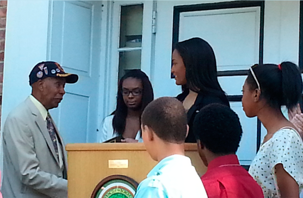 Black Student Union honors Tuskegee Airman for service