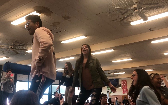 “Mamma Mia” cast members are “dancing queens” in lunchtime flash mob