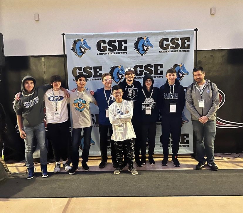 Diving into Esports: Inaugural Team Finishes Second at States