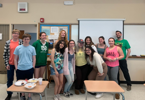 Pictured above are the students of Tomorrow’s Teachers and Tropeano. To celebrate their final day of high school, Tomorrow’s Teachers had a party with iced tea and mini cupcakes.    