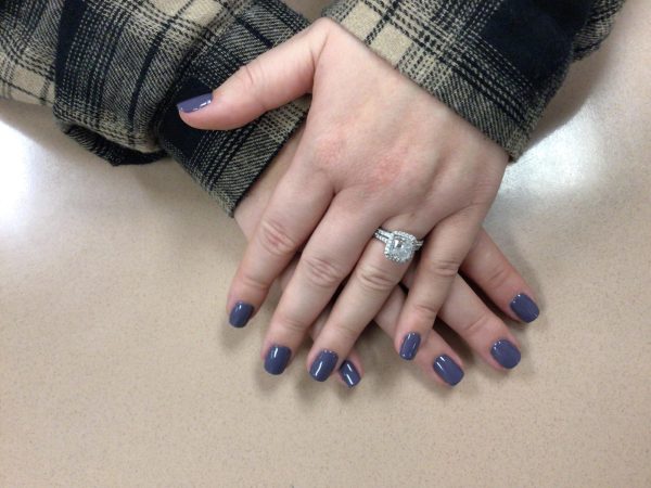 Jennifer Sorrentino shows off her new manicure from Lilly Nails. She has been going to the shop for a while and has gotten many manicures done there. 