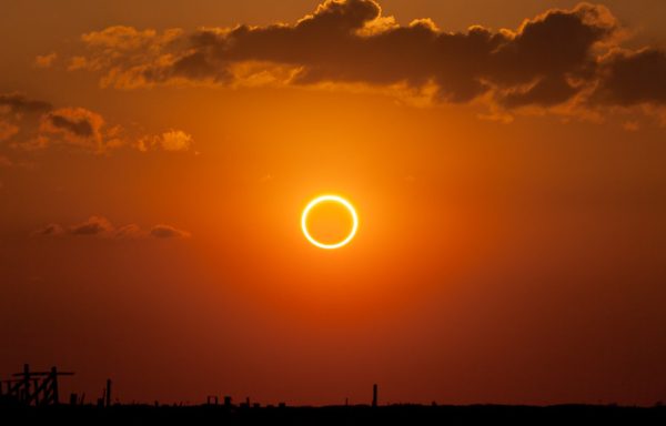 Navigation to Story: Solar Eclipse Casted Darkness Over America