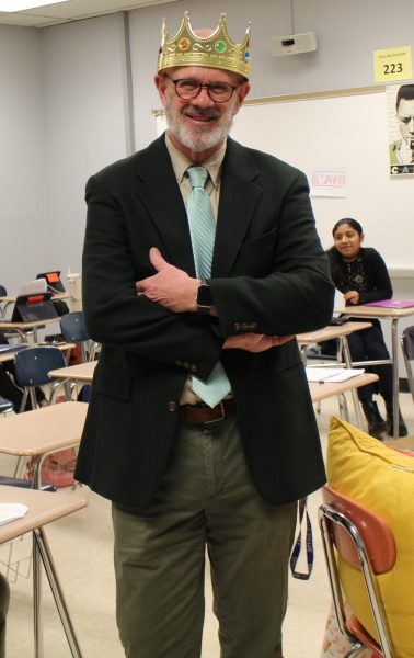Navigation to Story: Senior Issue Preview: Dr. David Heisey Retires after Quarter Century as SPFHS Principal