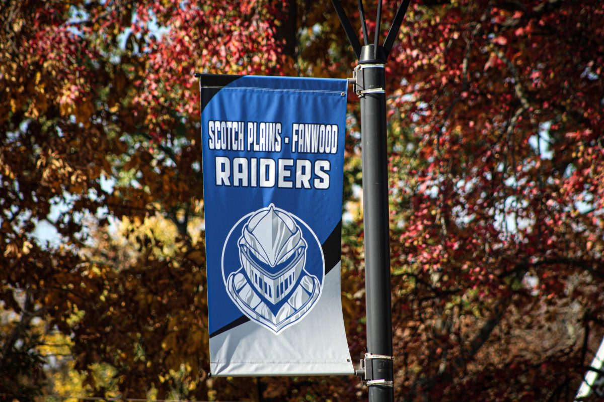 The leaves around SPFHS transition into their fall colors. Students embrace the warm colors around them. 
