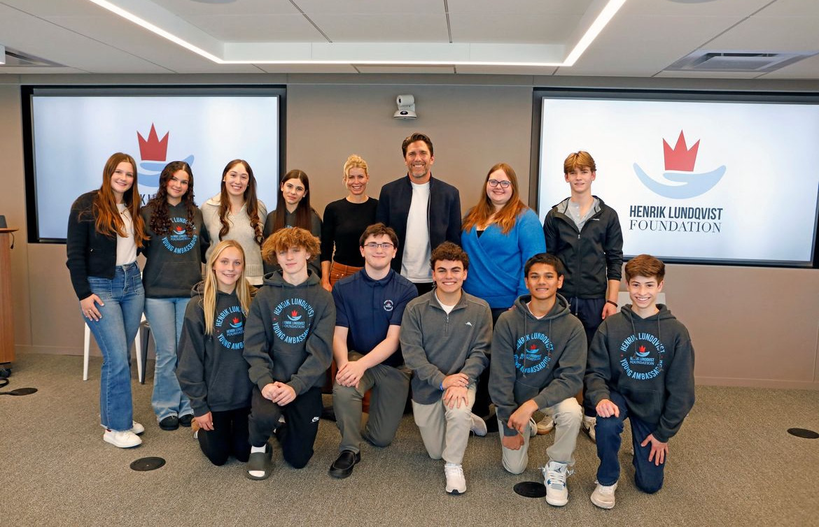 The 9th Young Ambassador class poses with Henrik Lundqvist and his wife Therese on Nov. 17. The Lundqvists founded the Henrik Lundqvist Foundation in 2014. 
