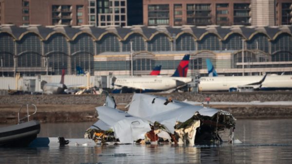 Navigation to Story: Aviation Crash in Washington D.C. Becomes One of the Deadliest in U.S. History, Leaving No Survivors